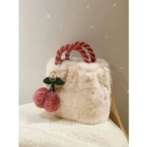 Used! Chic Faux Fur Handbag